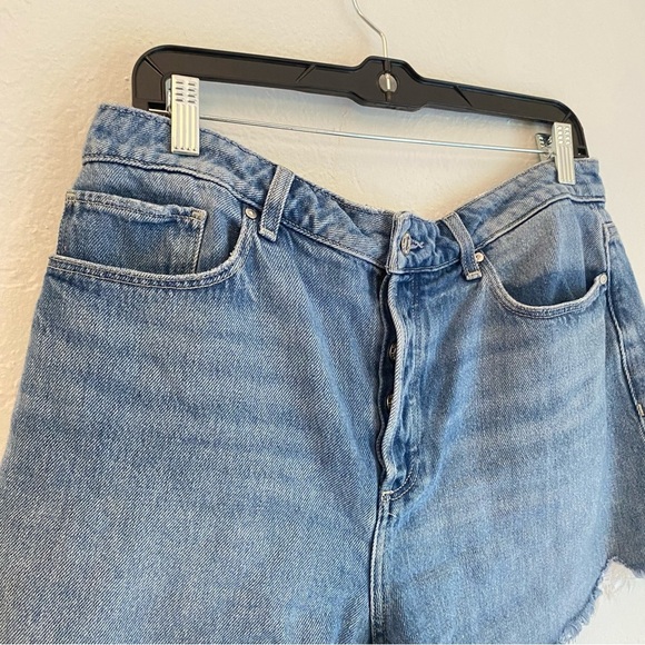 PAIGE Blue Jean Shorts Distressed Hem Summer Essential - Picture 2 of 7